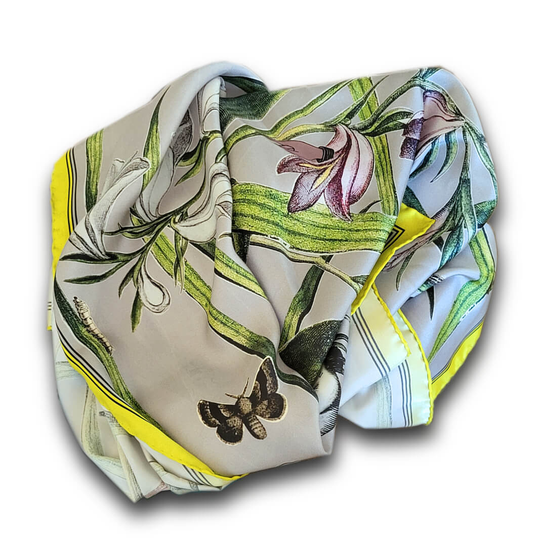 Foulard Seide Blumenmotiv auf Silbergrau mit Lemongrünen Rand