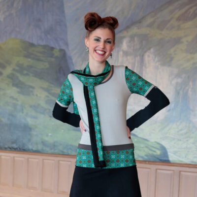 Shirt Langarm Geteilt Hellgrau/Grün/Schwarz mit Rundhals