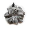 Scrunchie mit Streifen in Schwarz auf Weiss